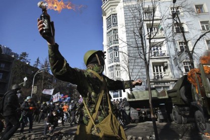 3 muertos por ola de disturbios y violencia en Kiev, Ucrania