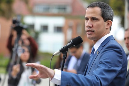 El líder opositor de Venezuela Juan Guaidó da positivo por covid-19