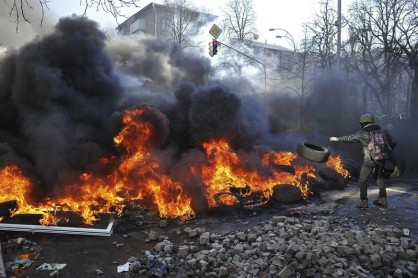 3 muertos por ola de disturbios y violencia en Kiev, Ucrania