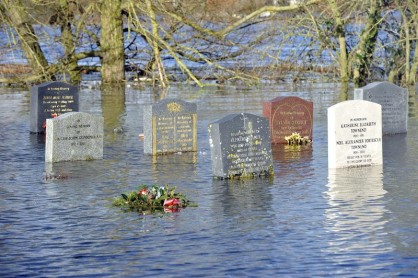 Fuertes inundaciones en Reino Unido provocan alerta y evacuaciones