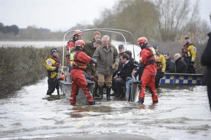 Fuertes inundaciones en Reino Unido provocan alerta y evacuaciones