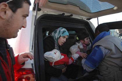 Más de 200 civiles fueron evacuados hoy de la ciudad siria de Homs