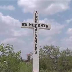 Imagen de una cruz de migrantes en México.