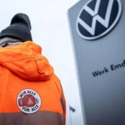 Volkswagen planea cerrar tres fábricas en Alemania por primera vez en sus 87 años de historia y los sindicatos respondieron con una huelga de aviso.