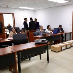 La audiencia de vinculación para una extranjera y tres personas jurídicas inició en Quito.