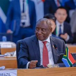 Sudáfrica recibe oficialmente la Presidencia del G20, durante una ceremonia de entrega en la Cumbre de Líderes que tiene lugar en Río de Janeiro, Brasil