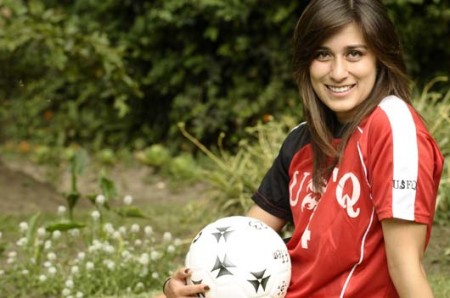 Dos hermanas ecuatorianas triunfan en el fútbol femenino