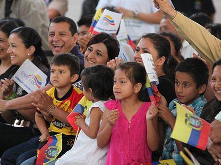 Durante una visita de Rafael Correa en septiembre de 2013, a la parroquia Zumba, en el cantón Chinchipe de la provincia de Zamora Chinchipe, el exmandatario resaltó la importancia del Bono de Desarrollo Humano.