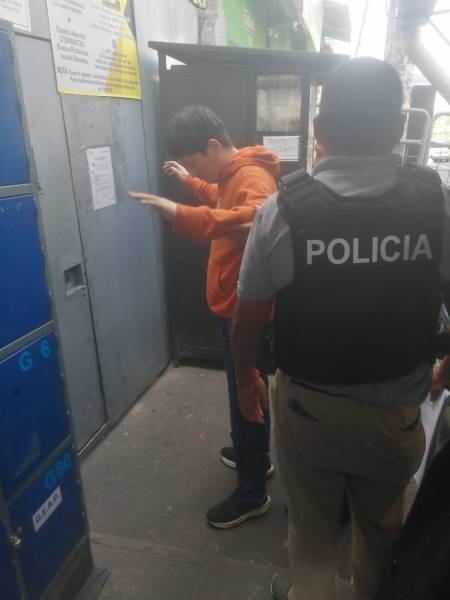 Luis S., fue enviado a la cárcel 4 en Quito, con prisión preventiva por un proceso de delincuencia organizada que se le sigue en su contra.