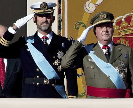 El rey Juan Carlos y el príncipe Felipe recortan sus sueldos por crisis en España