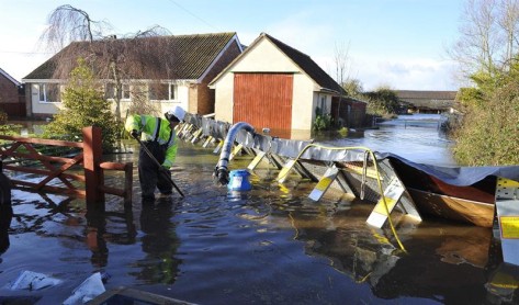 Fuertes inundaciones en Reino Unido provocan alerta y evacuaciones