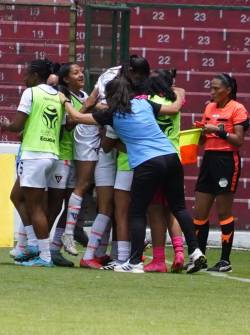 Liga recibió a Dragonas IDV en el estadio Rodrigo Paz Delgado por el campeonato nacional de fútbol femenino de la Superliga Femenina.