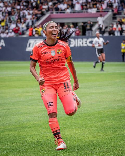 En 2019 Madeleine Riera marcó 44 goles durante el torneo de fútbol femenino, superando al máximo goleador del torneo de hombres.