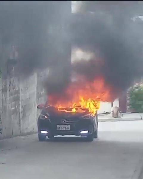 Un carro usado para el asesinato del fiscal César Suárez fue incinerado en Colinas de Alborada, norte de Guayaquil