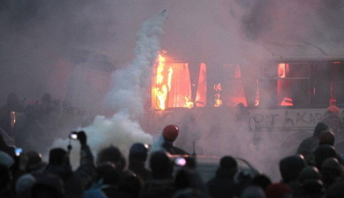 Ucrania: Protestas terminan en batallas callejeras