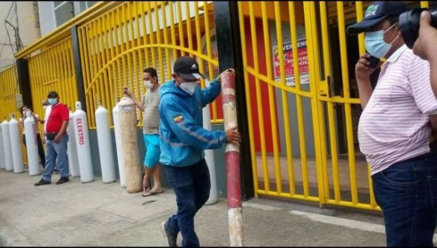 Continúa el desabastecimiento de tanques de oxígeno en Manabí