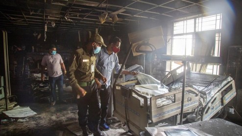 Mueren 3 pacientes de COVID-19 tras incendio en hospital de Bangladesh
