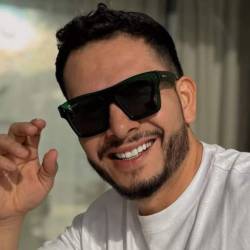 Estrada fue parte del Canal del Cerro como actor y presentador de realities