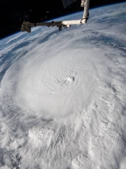 Fotografía del 8 de septiembre de 2024 publicada este miércoles por la Estación Espacial Internacional (EEI) donde se observa el ojo del huracán Milton sobre el Golfo de México.