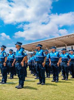 Imagen de los agentes municipales graduados en Guayaquil, este 21 de octubre del 2024.