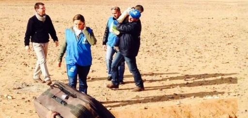 Niño sirio se reúne con su madre después de estar días en el desierto