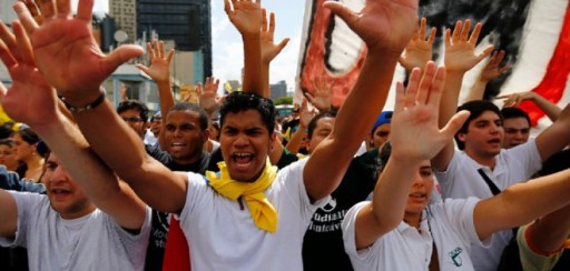 Estudiantes venezolanos se movilizan en demanda de liberaciones y justicia