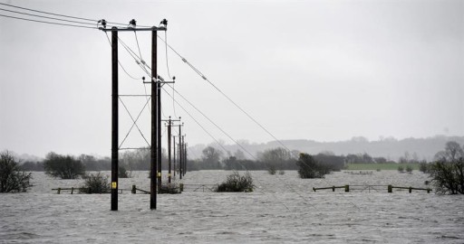 Fuertes inundaciones en Reino Unido provocan alerta y evacuaciones