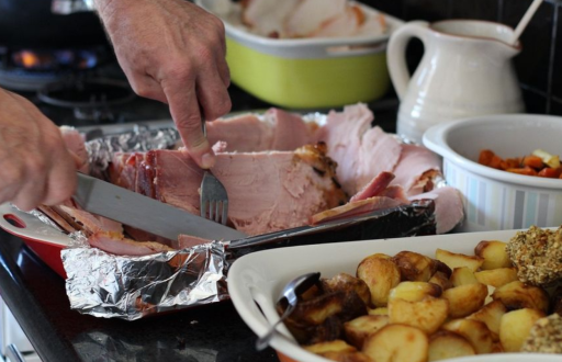 Los problemas gastrointestinales aumentan en diciembre por el exceso de comida y bebida