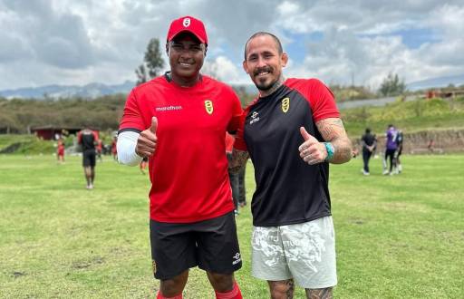 Marlon Chito Vera visitó el equipo de Antonio Valencia