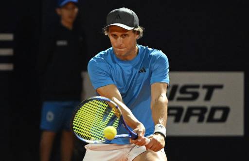 Diego Forlán en su debut como tenista profesional en el Challenger de Uruguay