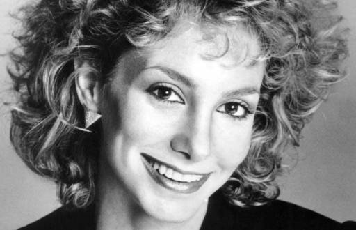 Jill Jacobson fue una actriz estadounidense conocida por sus papeles en populares series de televisión de los años 80 como Falcon Crest, donde interpretó a la detective privada Erin Jones, y Star Trek: La nueva generación.