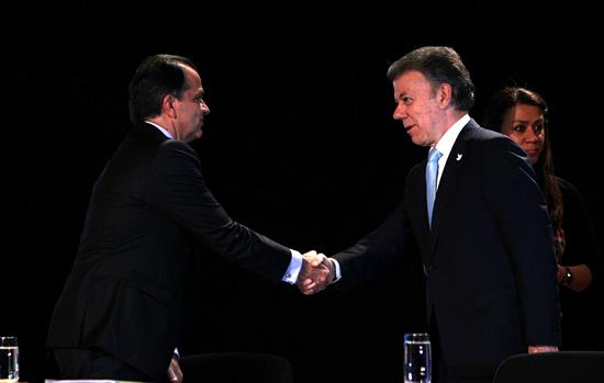 Los escándalos y la paz dominaron primer debate de candidatos colombianos