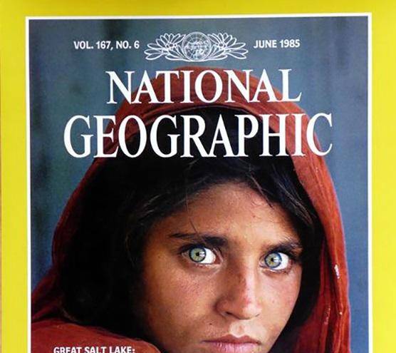 Portada de la revista 'National Geographic' en junio de 1985 con una fotografía de Sharbat Gula tomada por Steve McCurry NATIONAL GEOGRAPHIC JUNIO 1985