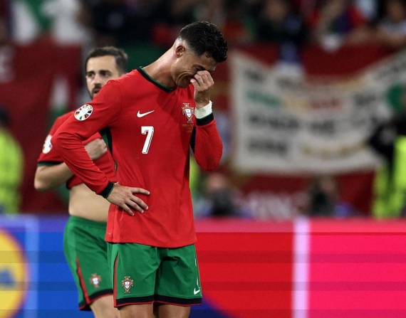 Cristiano Ronaldo se lamenta tras fallar un penal con Portugal ante Eslovenia por la Eurocopa