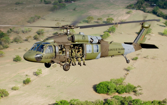 Helicóptero de ejército colombiano desaparece en &#039;zona roja&#039;