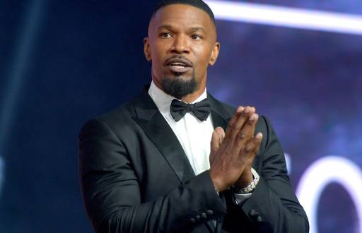 Jamie Foxx es un talentoso actor y cantante estadounidense, reconocido por su versatilidad y su interpretación de Ray Charles en la película biográfica Ray, por la cual ganó un Oscar.