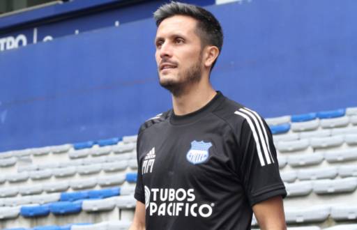 Marcos Mondaini luce la camiseta de Emelec