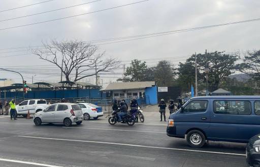 Imagen de este martes 12 de noviembre del ingreso a la Penitenciaría del Litoral.