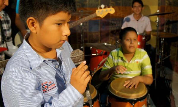 En Guayaquil, la música está transformando la vida de muchos niños