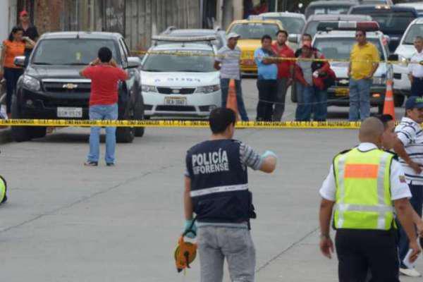 Pareja fue asesinada a tiros en una camioneta en Quevedo