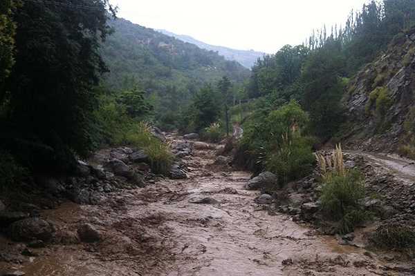 Dos familias sepultaldas tras un derrumbe en Esmeraldas