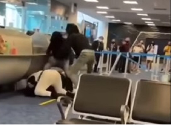 Pelea colectiva en aeropuerto de Miami deja un detenido y un herido