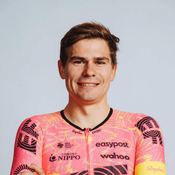 ¿Quiénes son los ciclistas que acompañarán a Richard Carapaz en el Tour de Francia?