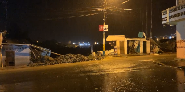 La Crecida De Un Río Arrasa Con Varias Casas En Echeandía Provincia De