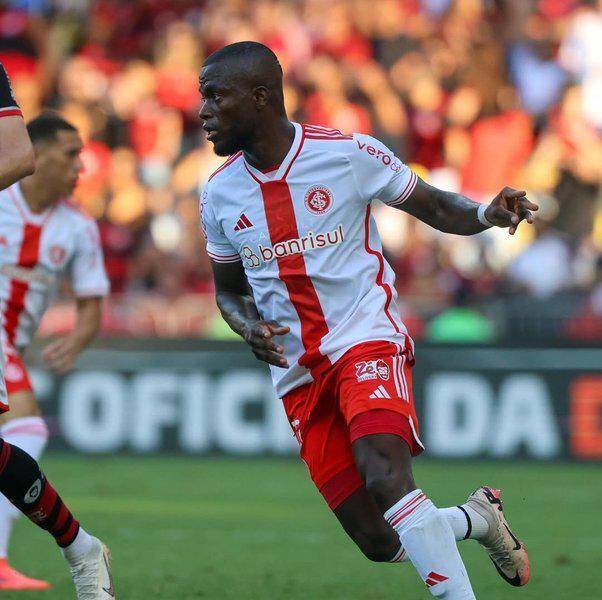 Enner Valencia marcó un gol en la derrota del Inter de Porto Alegre contra Flamengo de Gonzalo Plata