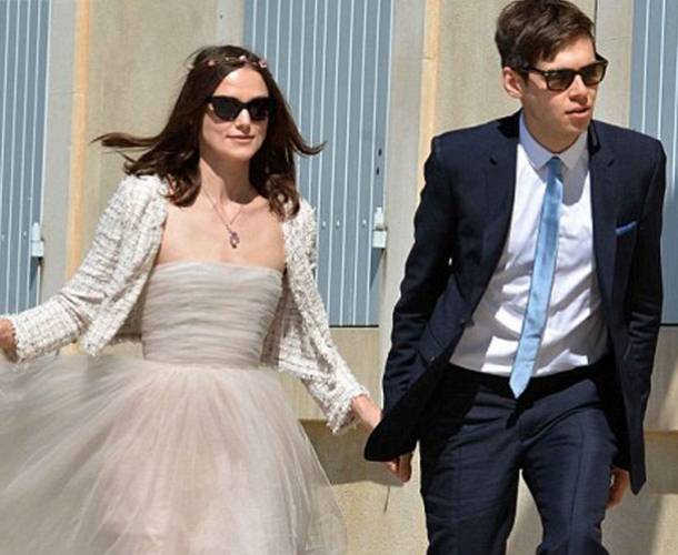 Keira Knightley se casa en registro civil sin ningún lujo