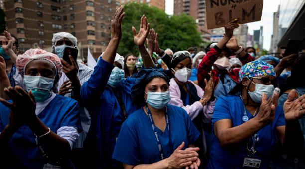 Médicos realizan plantón en la Asamblea por inestabilidad laboral