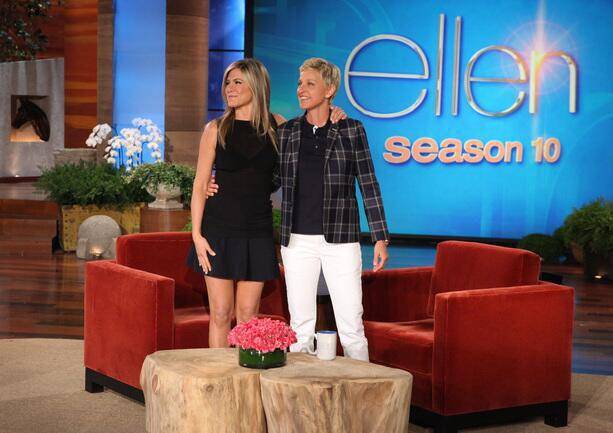 Ellen DeGeneres junto a la actriz Jennifer Anniston