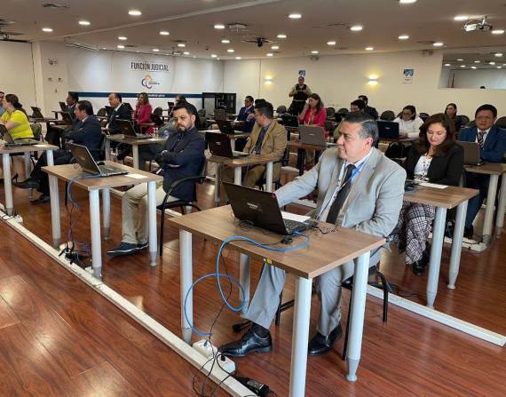 Postulantes rinden el examen en Complejo Judicial Norte de Quito