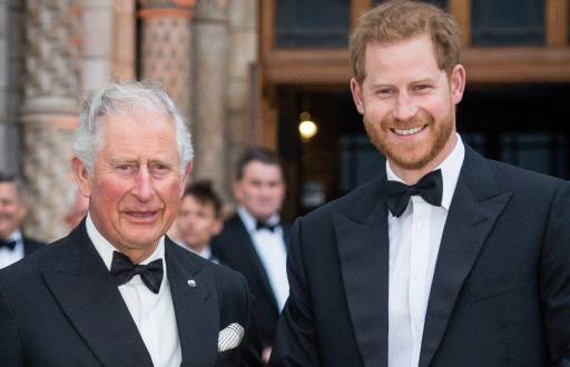 Foto del príncipe Harry junto a su padre, el rey Carlos III